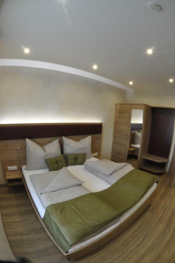 Hotel - Garni Mittelpunkt-Europa Gmbh Браунау-ам-Инн Экстерьер фото