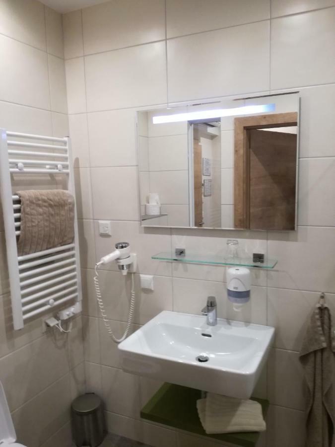 Hotel - Garni Mittelpunkt-Europa Gmbh Браунау-ам-Инн Экстерьер фото