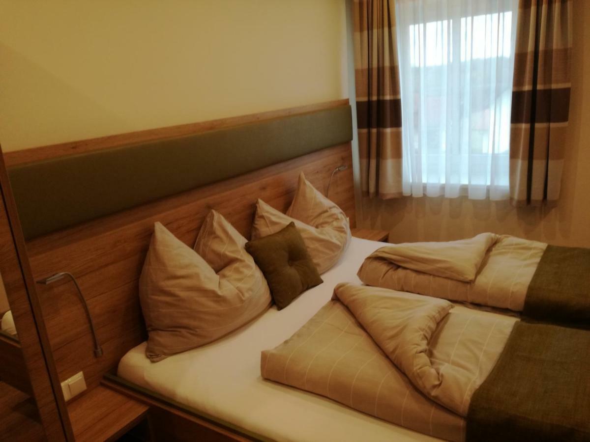Hotel - Garni Mittelpunkt-Europa Gmbh Браунау-ам-Инн Экстерьер фото